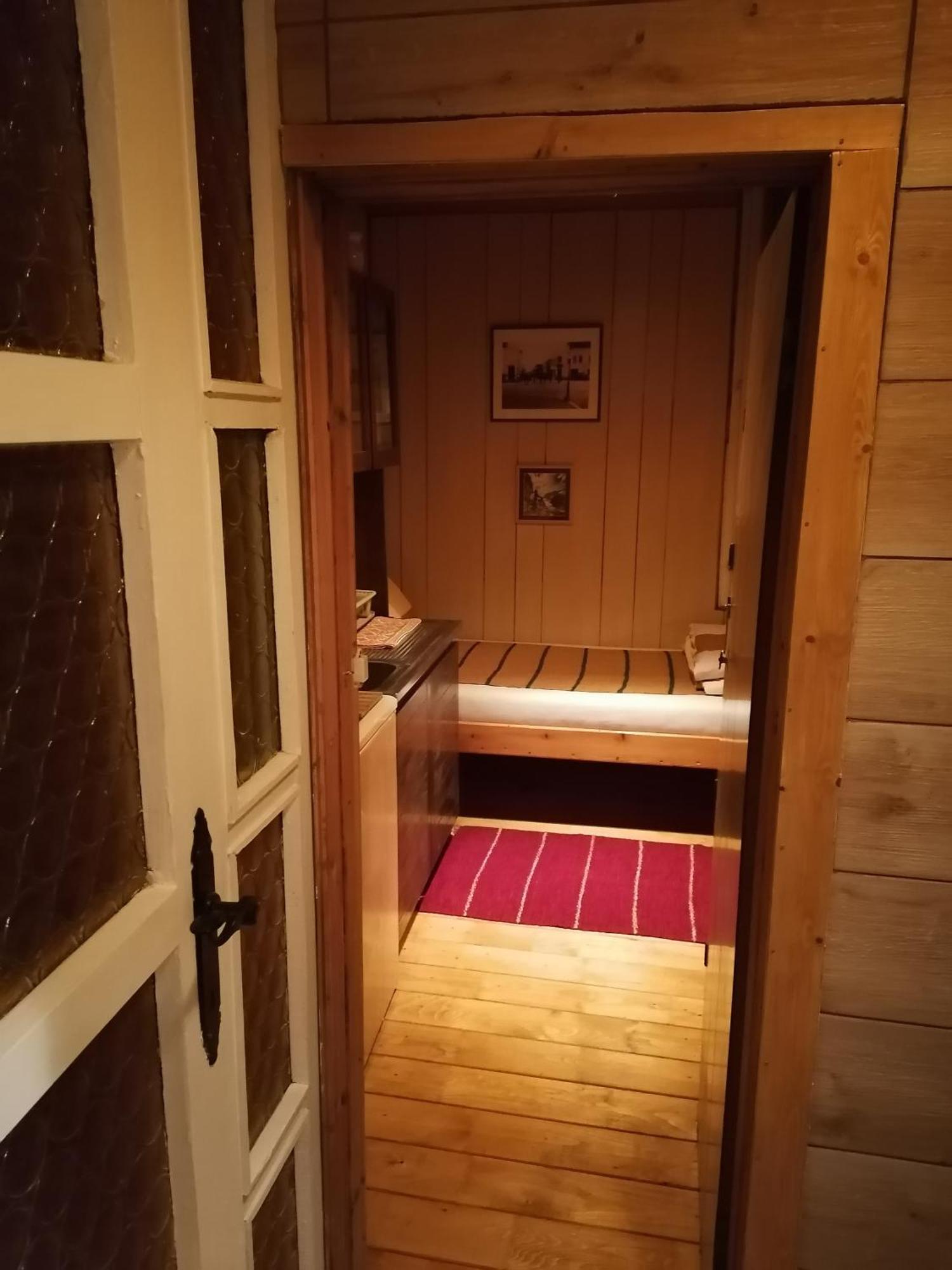 Base For Adventurers - Urban Guerrilla Hotel Negotin Room photo